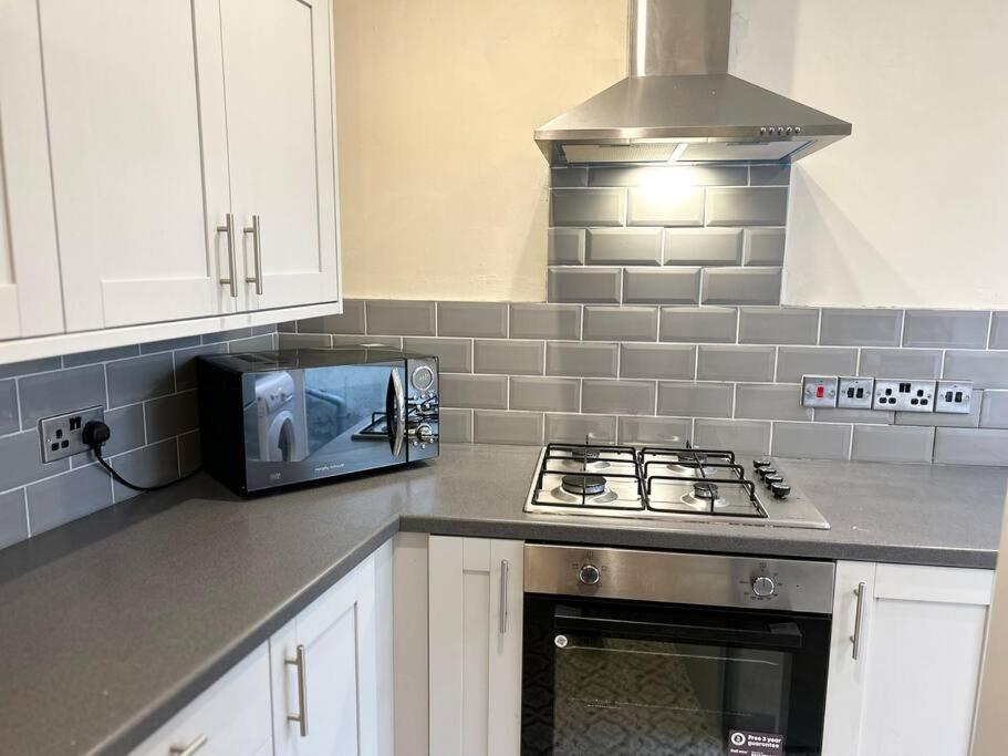 Snug Central Belfast Home, 2 Minutes From Ormeau Park! Exterior foto
