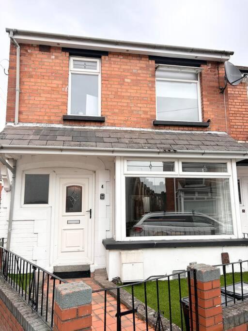 Snug Central Belfast Home, 2 Minutes From Ormeau Park! Exterior foto